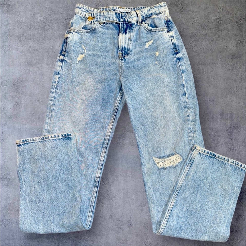 Zara Light Blue Distressed Straight Leg Long Jeans. Size 2. 31” inseam